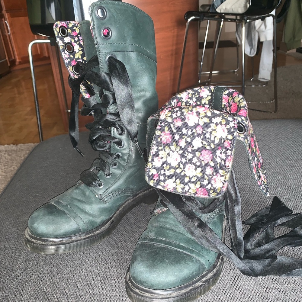 Dr. Martens Triumph 1914 Black/Green Floral Boots
